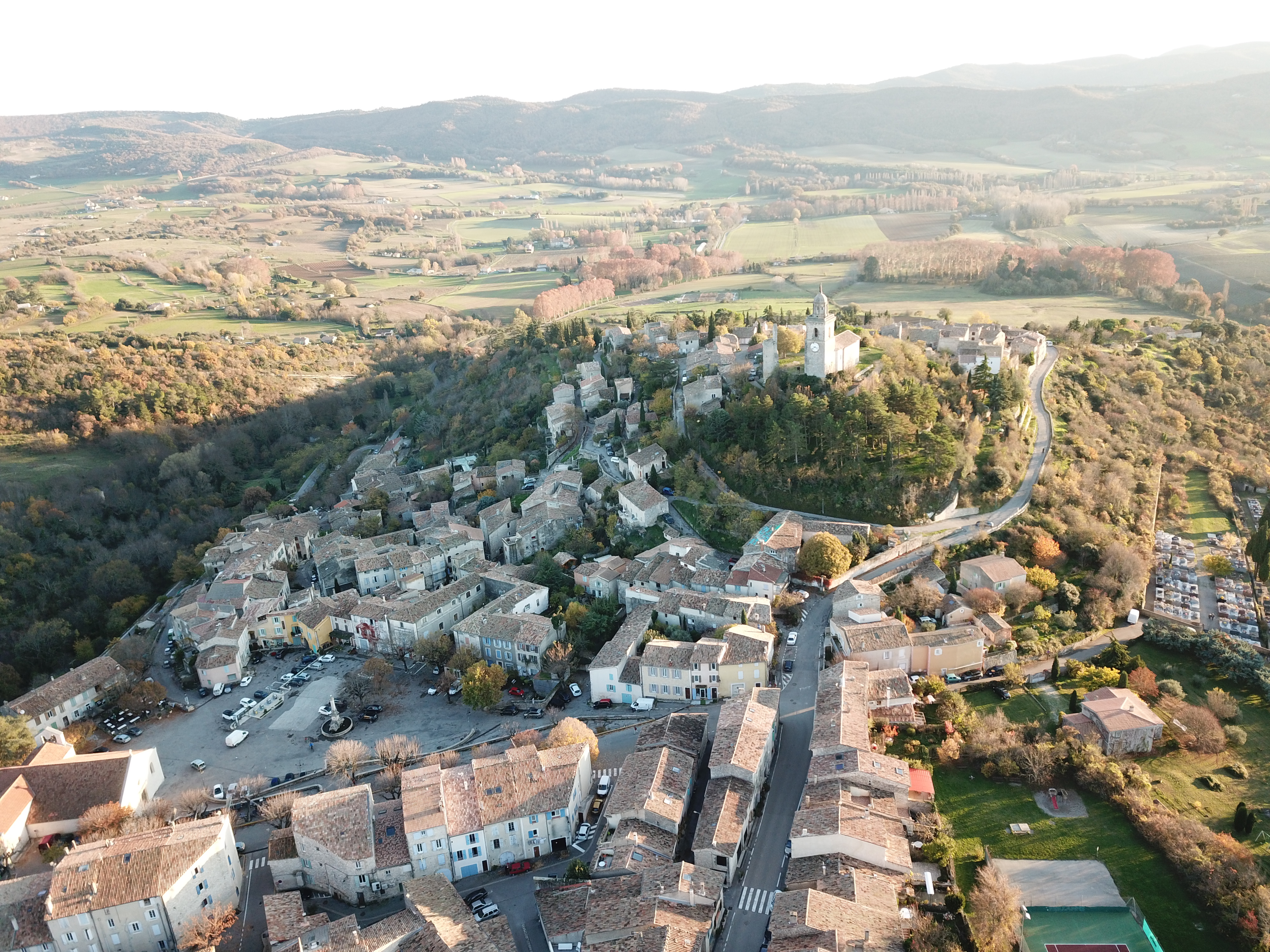LES VILLAGES VOISINS